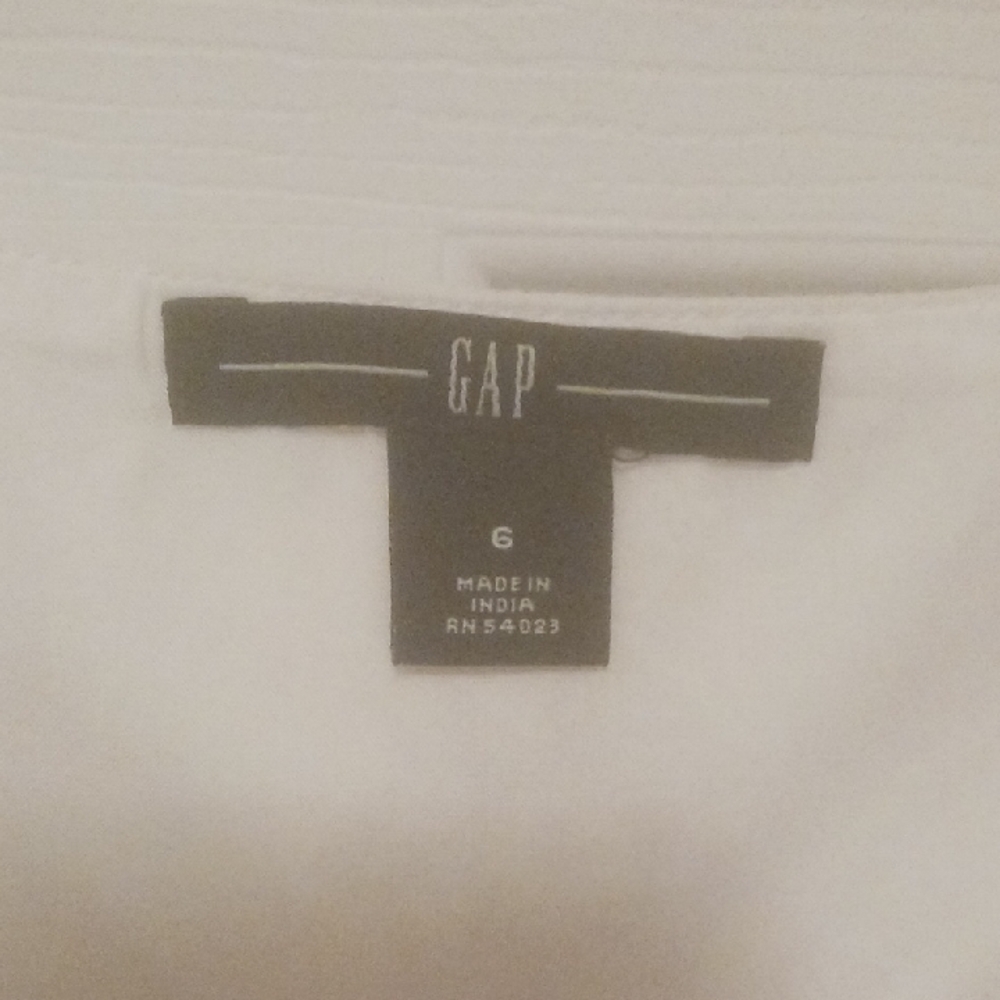 GAP White Summer Dress W Blue Floral Bottom W Pockets